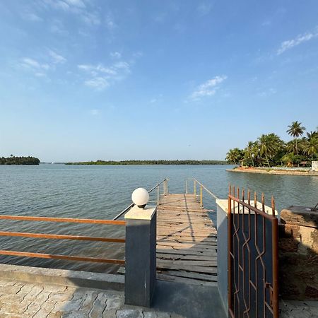 The Glasswater By The Backwater Homestay Kalyānpur 外观 照片