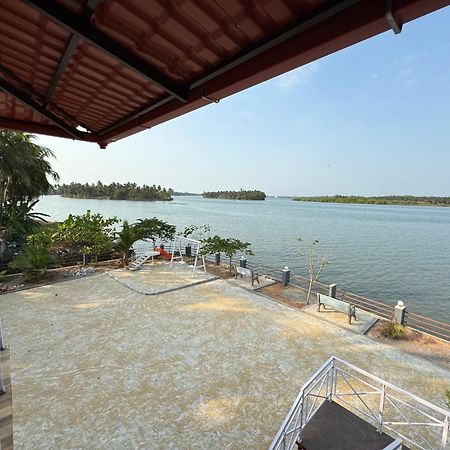 The Glasswater By The Backwater Homestay Kalyānpur 外观 照片