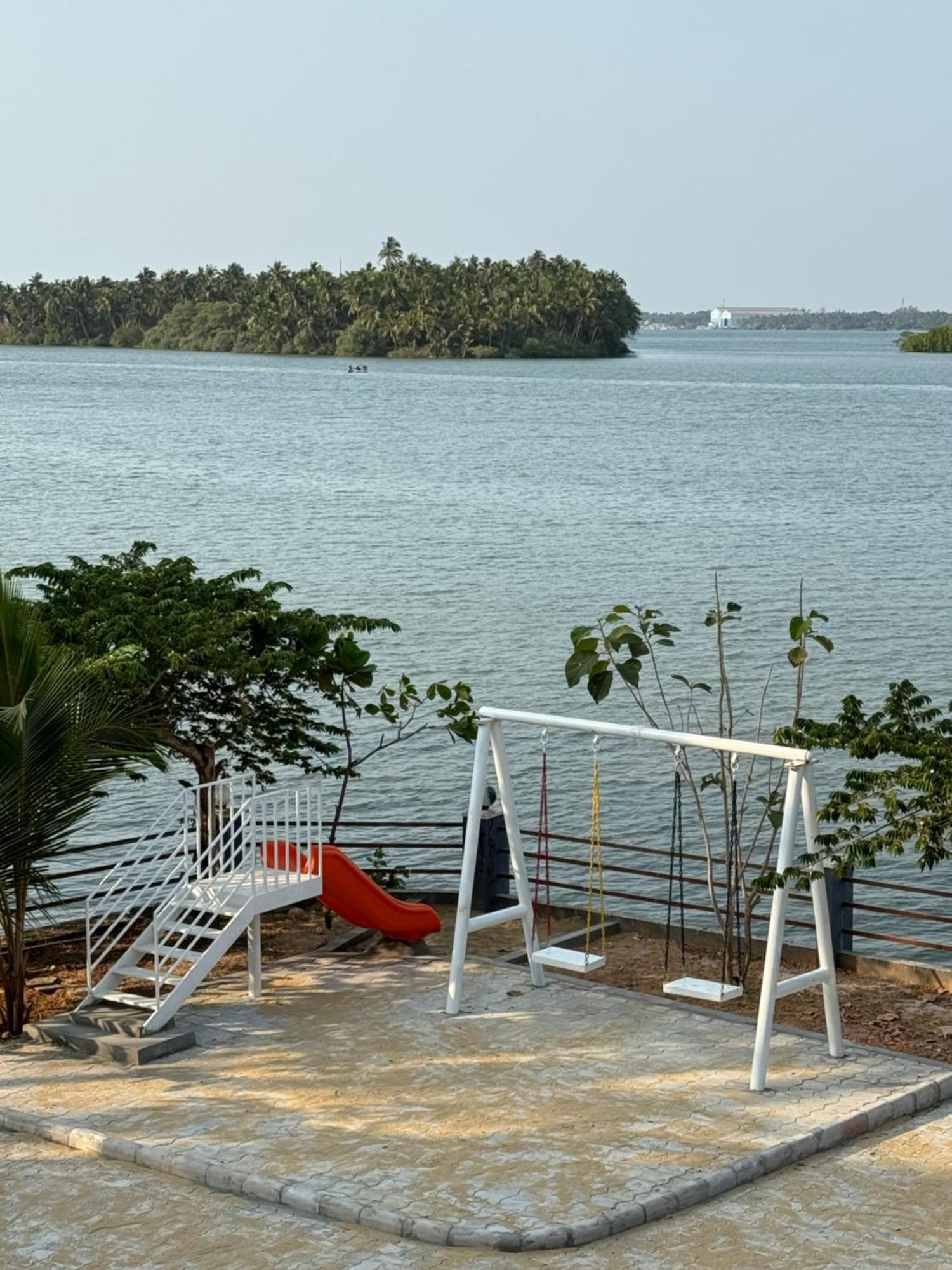The Glasswater By The Backwater Homestay Kalyānpur 外观 照片