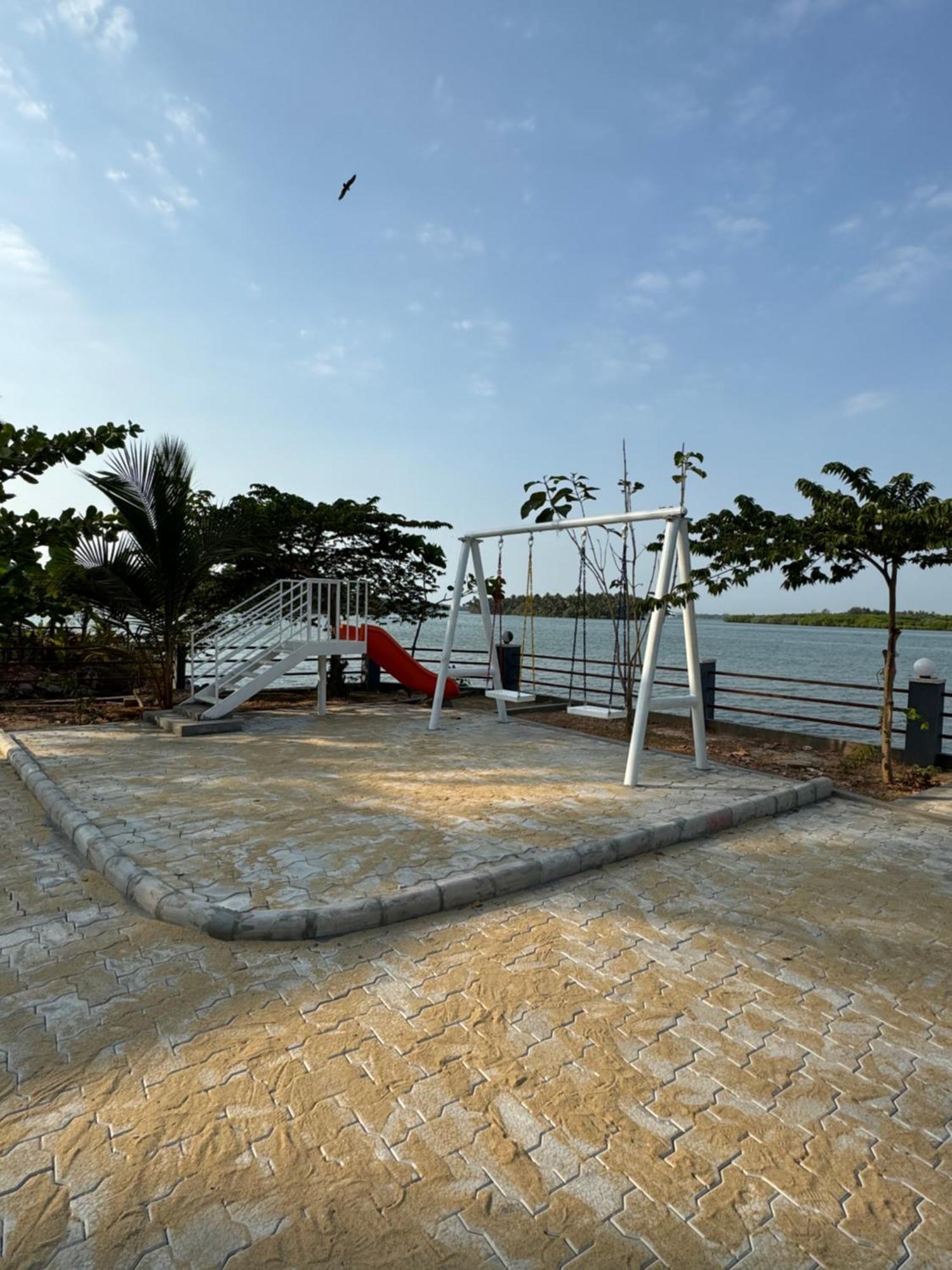 The Glasswater By The Backwater Homestay Kalyānpur 外观 照片