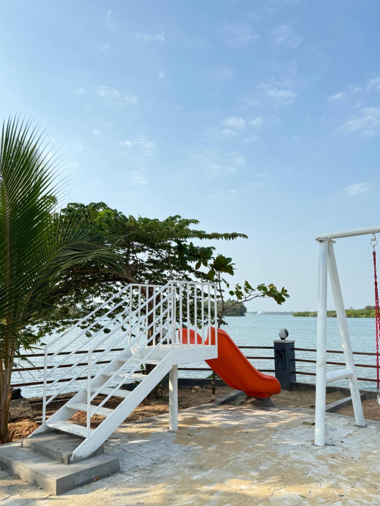 The Glasswater By The Backwater Homestay Kalyānpur 外观 照片